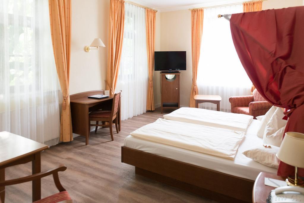 Hotel Angerbraeu 뮈르나우암슈타펠지 외부 사진